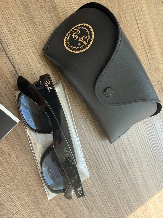 Ray-Ban RB2132 New Wayfarer Sunglasses – Polarized | Black | Like New